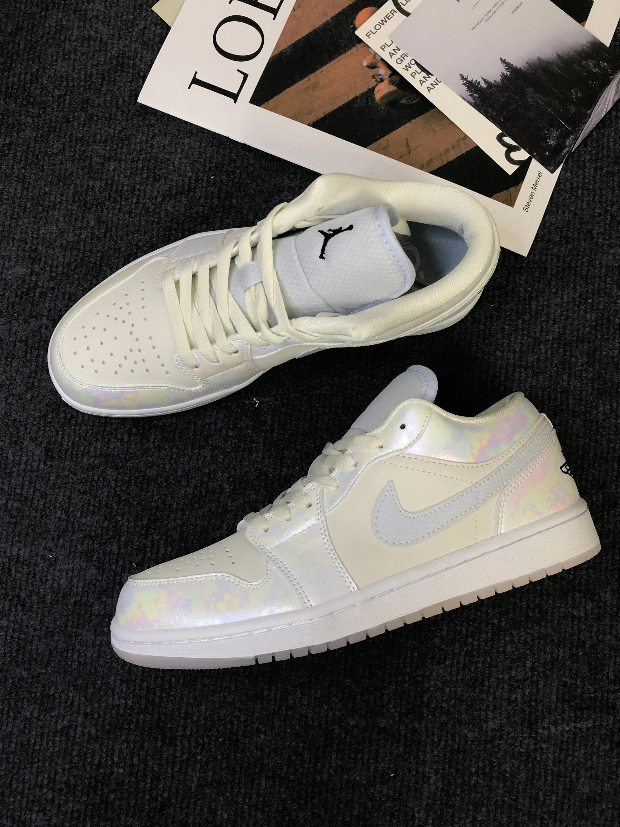Air Jordan 1 Low 镭射奶白 梦幻渐变 低帮休闲板鞋